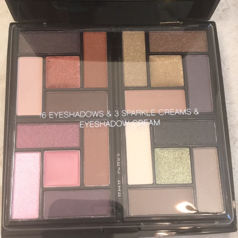 The Color Institute Gift Set